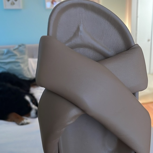 The Bali Tailor Eadie Slides Size 39 in Tan, sold out - Picture 6 of 10